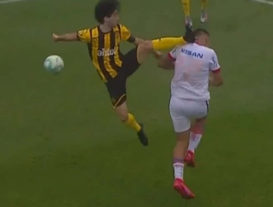 Voadora no rival marca o clássico entre Peñarol e Nacional; Veja