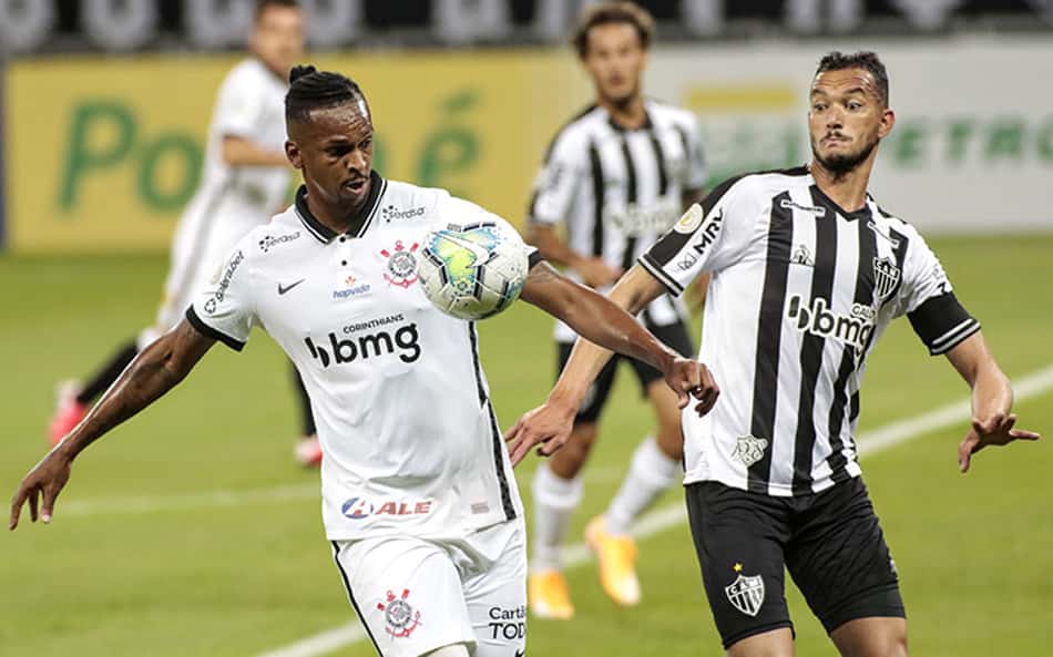 Em jogo eletrizante, Atlético-MG vira sobre o Corinthians no Mineirão