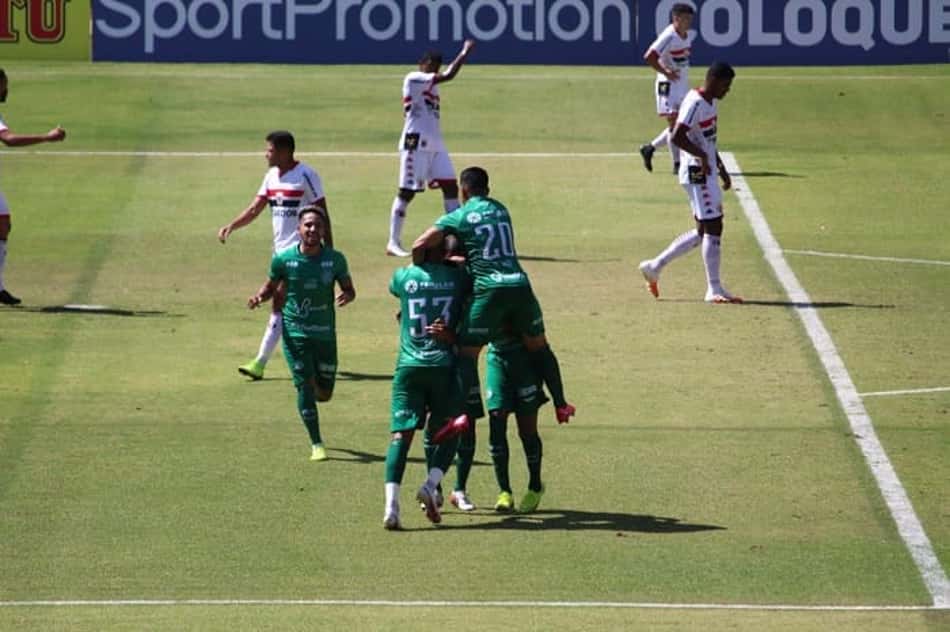 Com gol (e expulsão) de Júnior Todinho, Guarani 'desencanta' na Série B batendo o Botafogo-SP