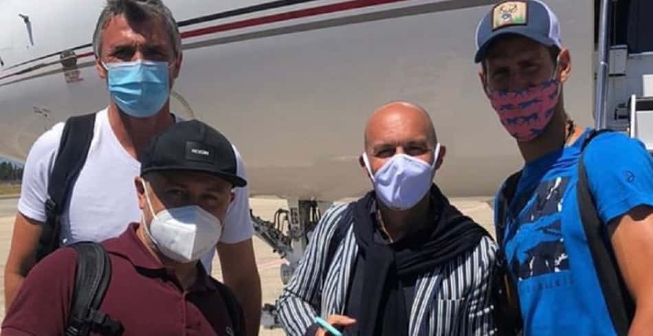 Novak Djokovic e equipe para Nova York