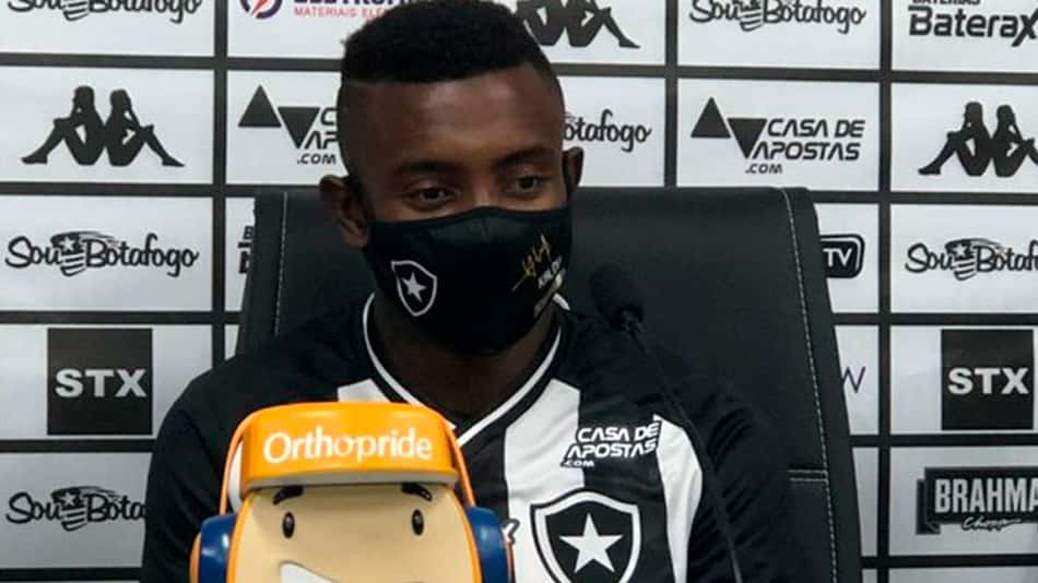 'Eu já me sinto em casa, estou ansioso para começar', diz Kalou, novo astro do Botafogo