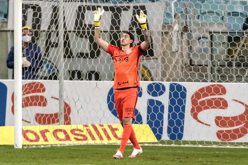 Cássio vem liderando o ranking de defesas do Brasileirão