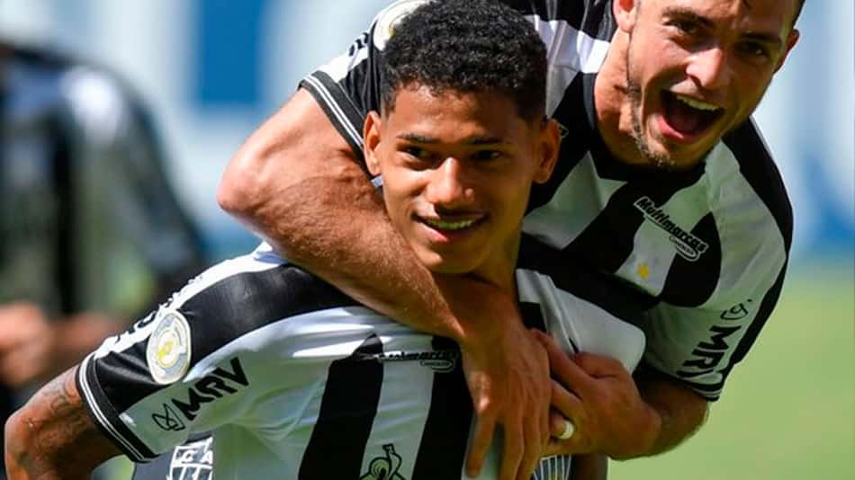 Galo 100%! Marrony marca duas vezes e alvinegro fica na ponta do BR