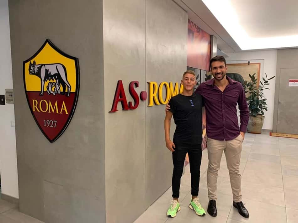 Pedro Lopes ao lado do empresário João Paulo Maragon na sede da Roma