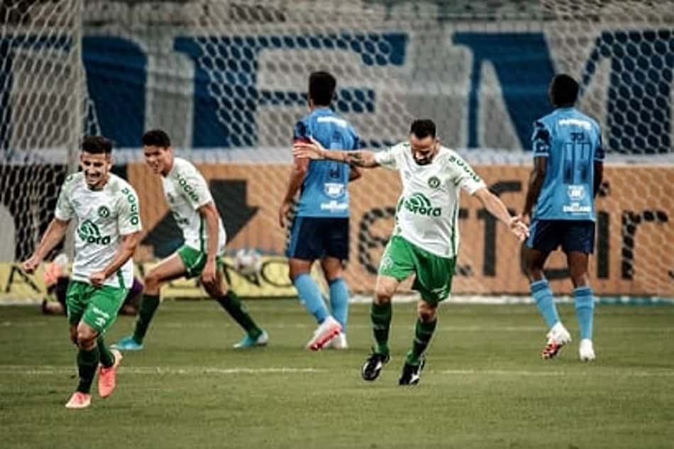 Anselmo Ramon comemora triunfo no Mineirão e fala sobre briga pelo G4