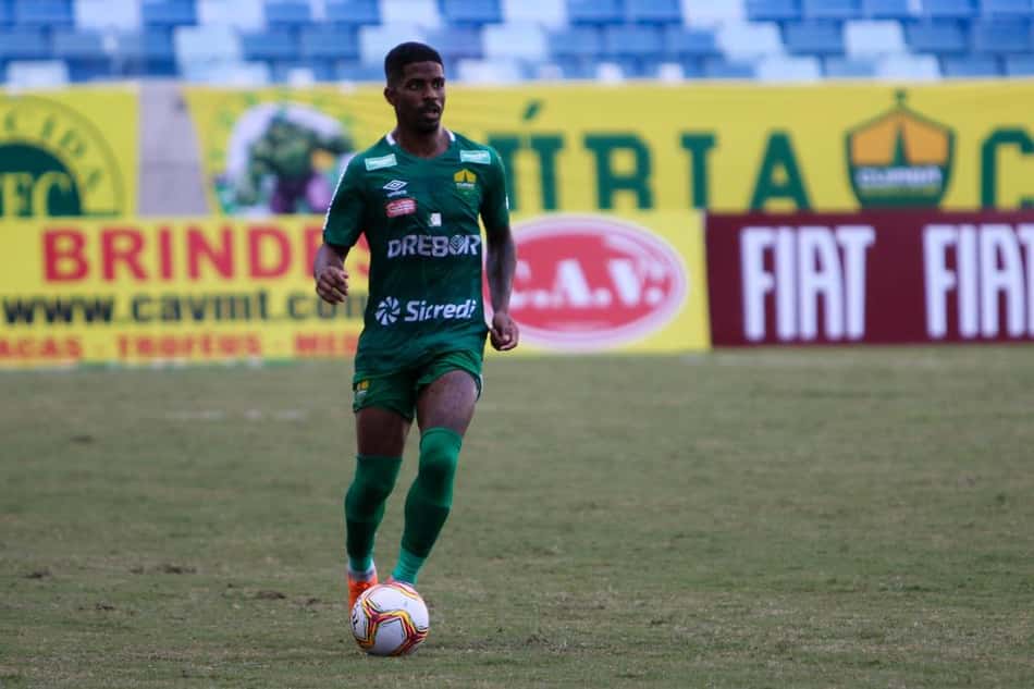 Lateral do Cuiabá comemora bom momento da equipe na Série B