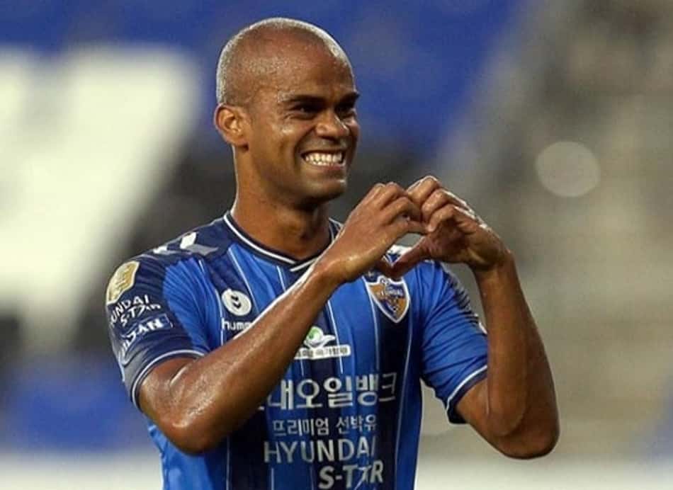Ex-Corinthians e Atlético-MG marca em vitória na Champions asiática