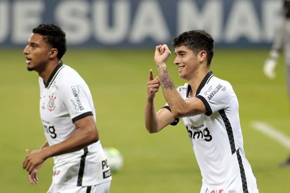 Treinador do Colo Colo admite interesse em Ángelo Araos, do Corinthians