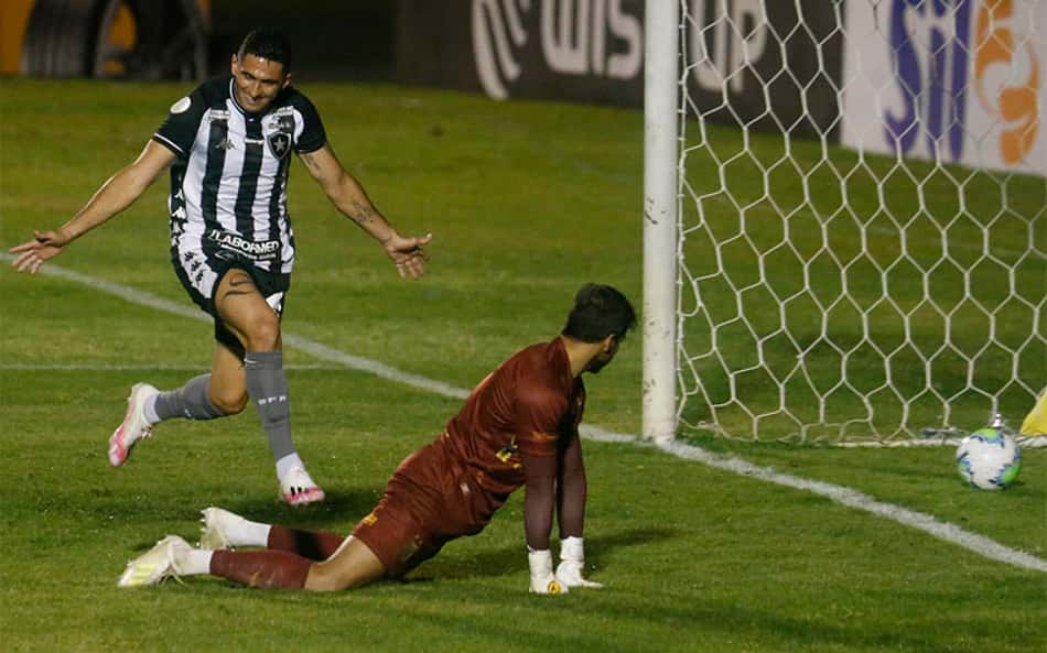 Danilo Barcelos valoriza trabalho de jovem elenco do Botafogo: 'É uma reconstrução'