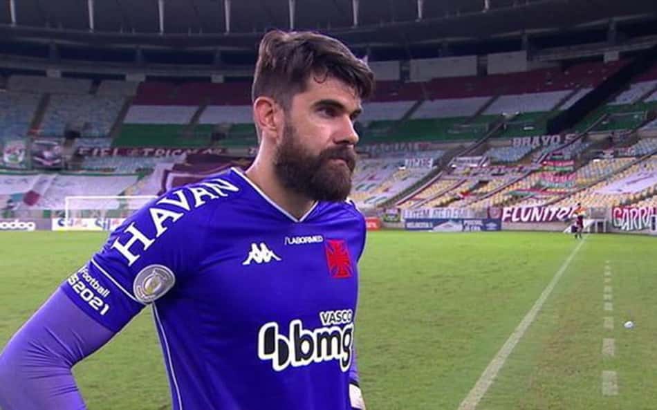 Hoje no Atlético-GO, Fernando Miguel comenta saída do Vasco: 'Quem se expõe mais é responsabilizado'