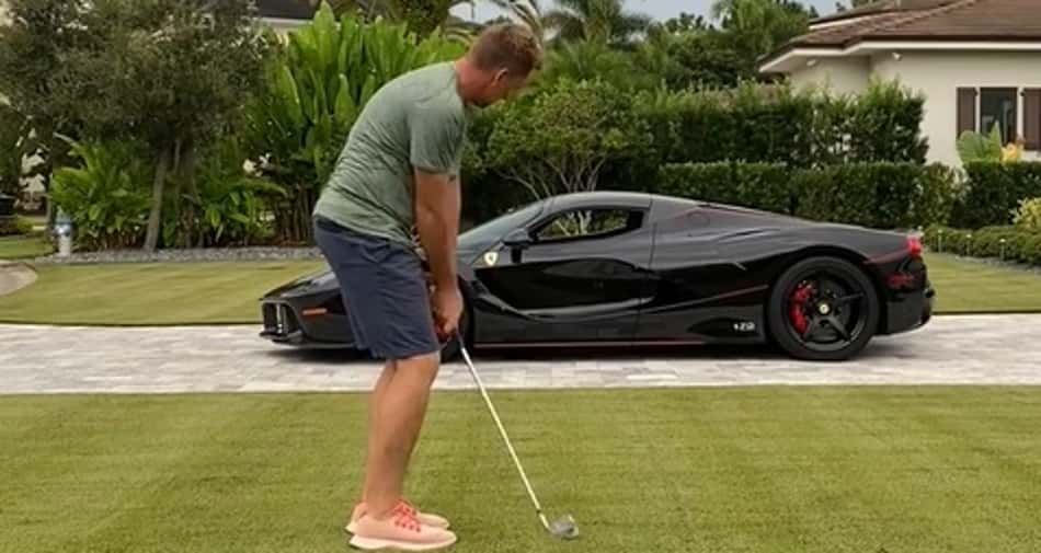 Jogador de golfe ferrari