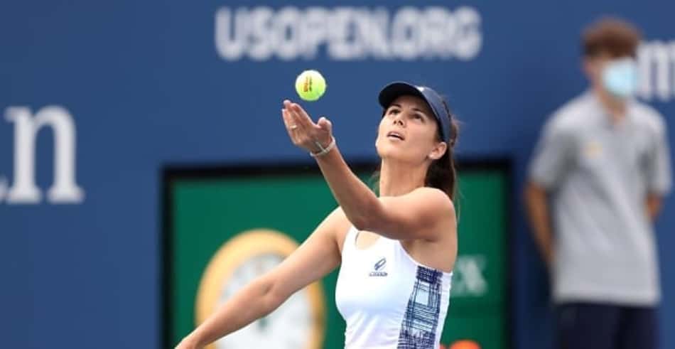 Tsvetana Pironkova saca diante de Garbiñe Muguruza do US Open
