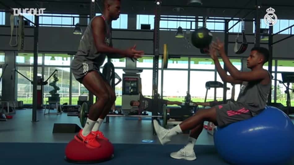 VÍDEO: Elenco do Real Madrid treina forte para início da temporada