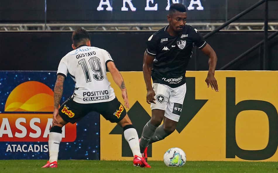 Por desconforto na coxa, Kalou desfalca o Botafogo contra o Goiás