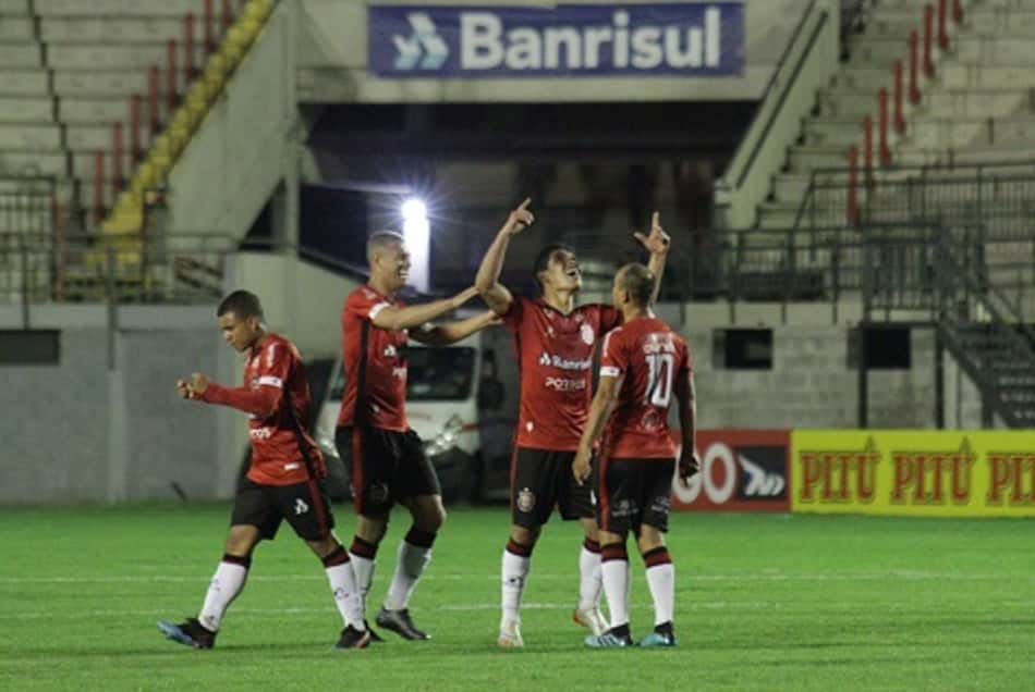 Em jogo muito movimentado, Brasil de Pelotas vence o Náutico pela Série B