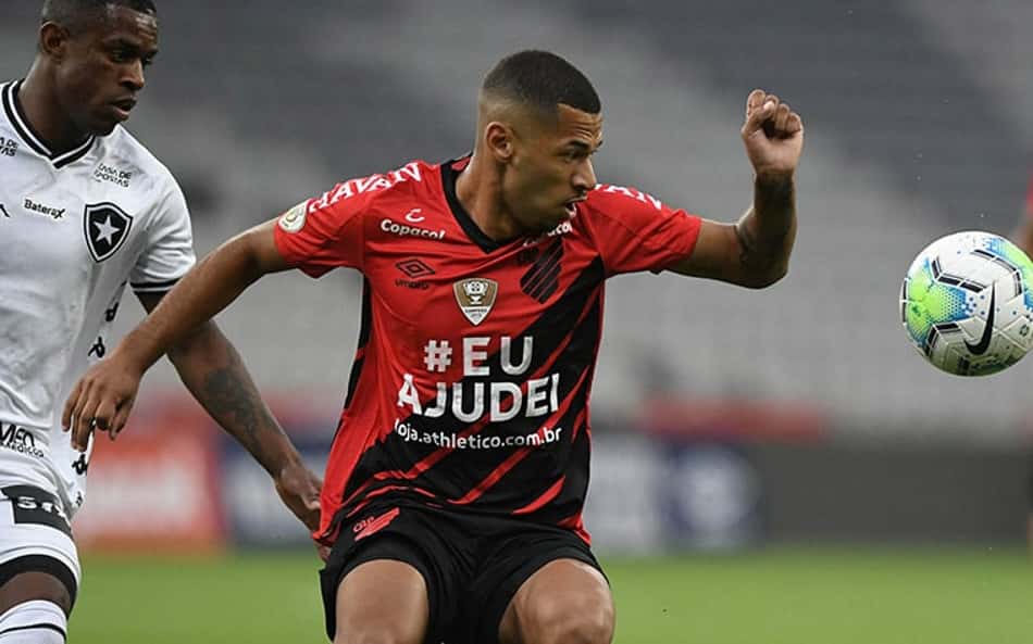 Eduardo Barros vê queda de rendimento do Athletico diante do Botafogo