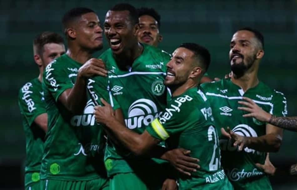 Chapecoense vence o Brusque por dois gols de diferença e abre boa vantagem para o jogo de volta da final do Catarinense
