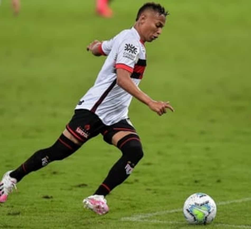 Recém-chegado ao Atlético-GO, Janderson aposta nas estatísticas para embalar sequência como titular