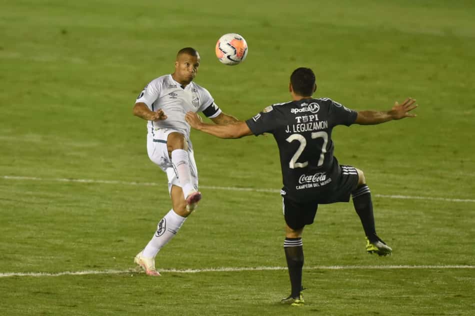 Em jogo truncado, Santos e Olimpia não saem do zero na volta da Liberta