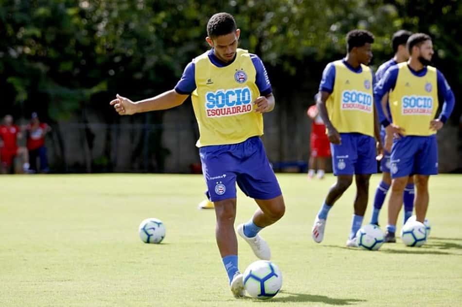 Meia crê que Bahia possa se recuperar diante do Corinthians