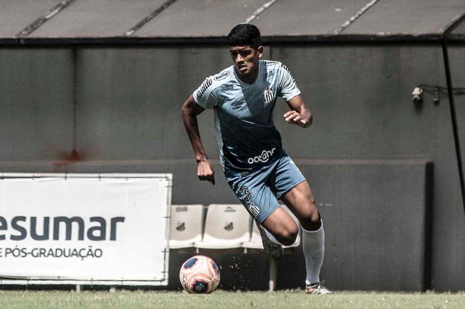 Com volante promessa da base, Santos fecha lista da Libertadores