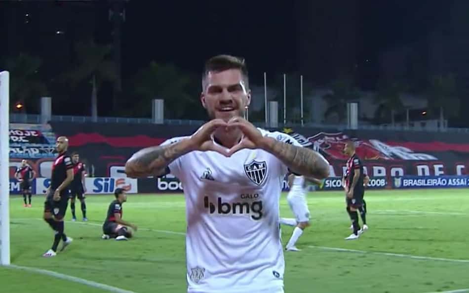 Galo nega que esteja negociando o meia Nathan com o Grêmio