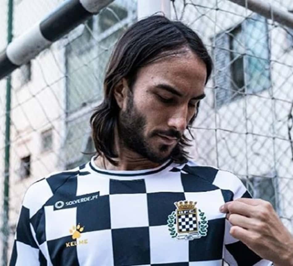 Boca Juniors confirma a venda de volante ao futebol europeu