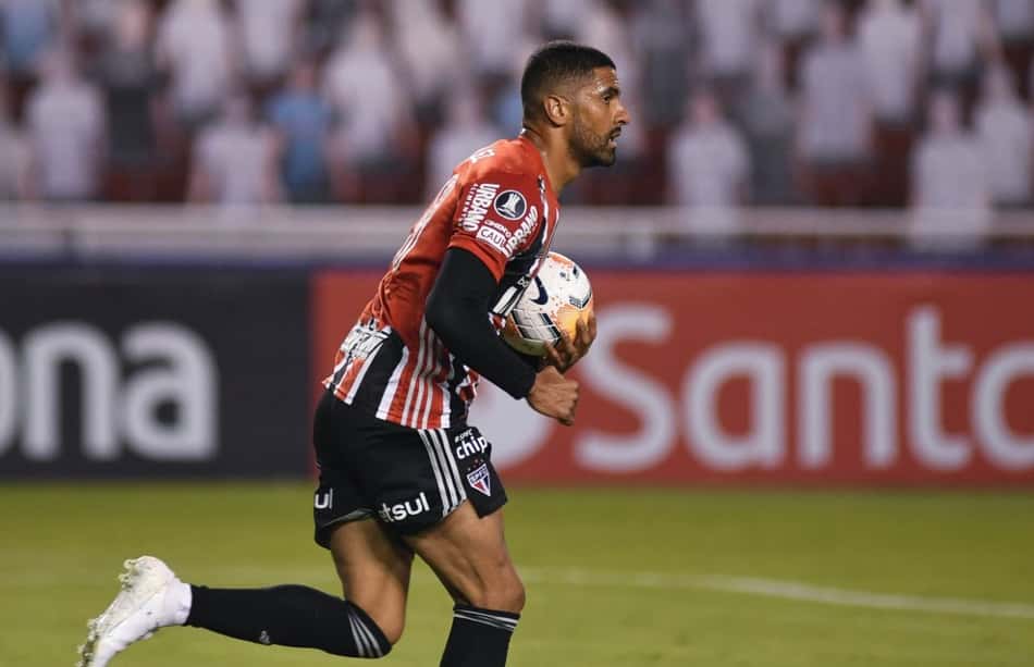 Tréllez não joga a toalha: 'Temos time para ganhar na Argentina'