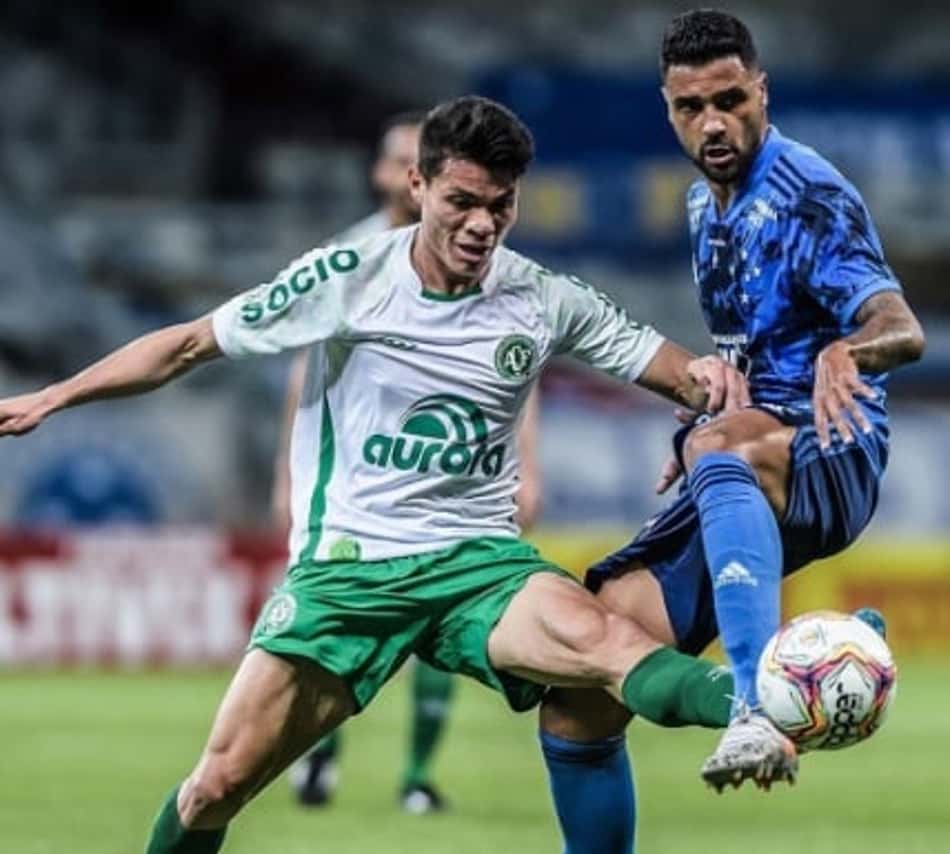 Atacante da Chapecoense destaca readaptação com elenco após lesão