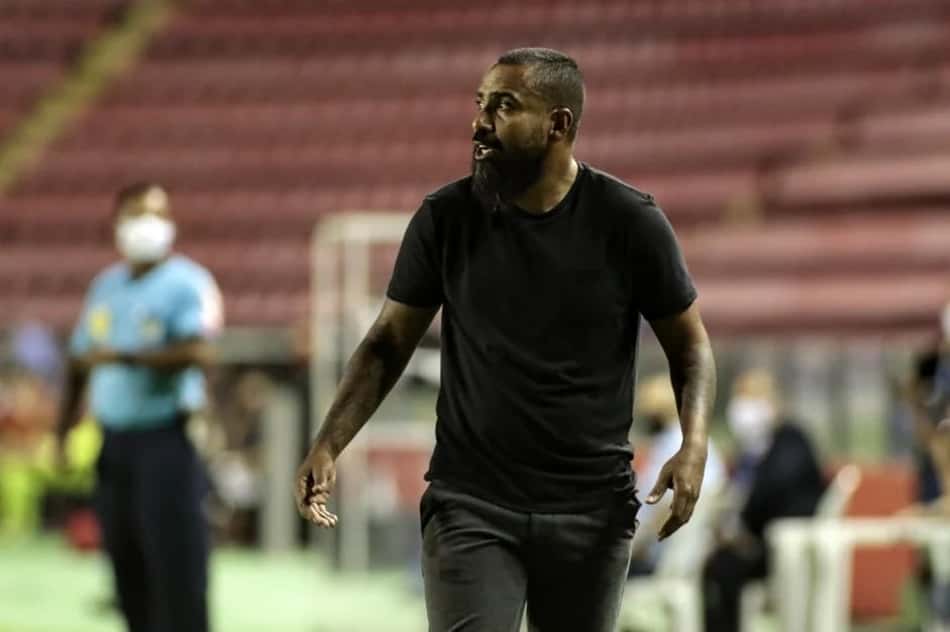 Caio Ribeiro diz que 'falta qualidade' no Corinthians e defende Coelho: 'Fez a parte dele'