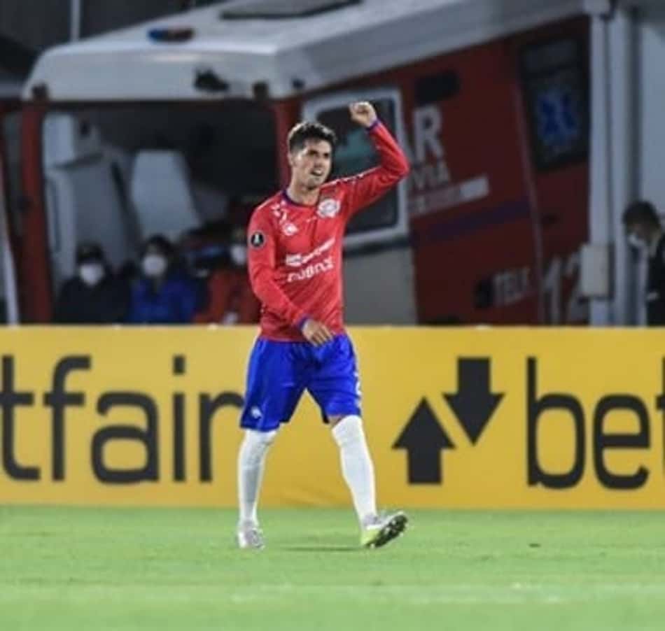 Com show de ex-Santos, Jorge Wilstermann derruba o Peñarol