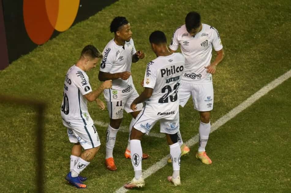 Análise: Contra o Delfin, Santos foi melhor enquanto esteve bem fisicamente