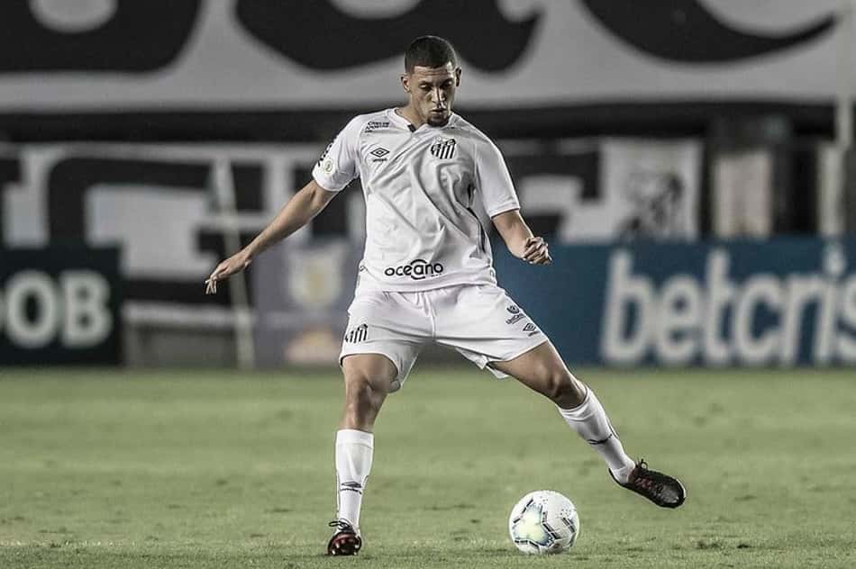 Entenda por que o zagueiro Alex não está sendo relacionado para os jogos