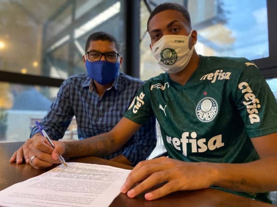 Ruan Santos, zagueiro da base do Palmeiras, destaca treino com profissionais: 'Chance de mostrar meu potencial'