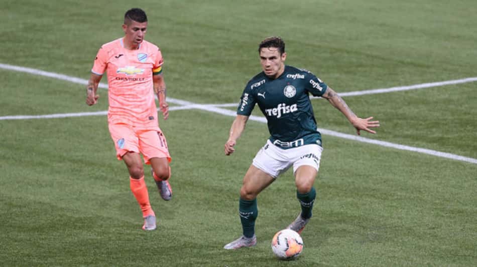 Após mais de um ano, Raphael Veiga completa uma partida como titular