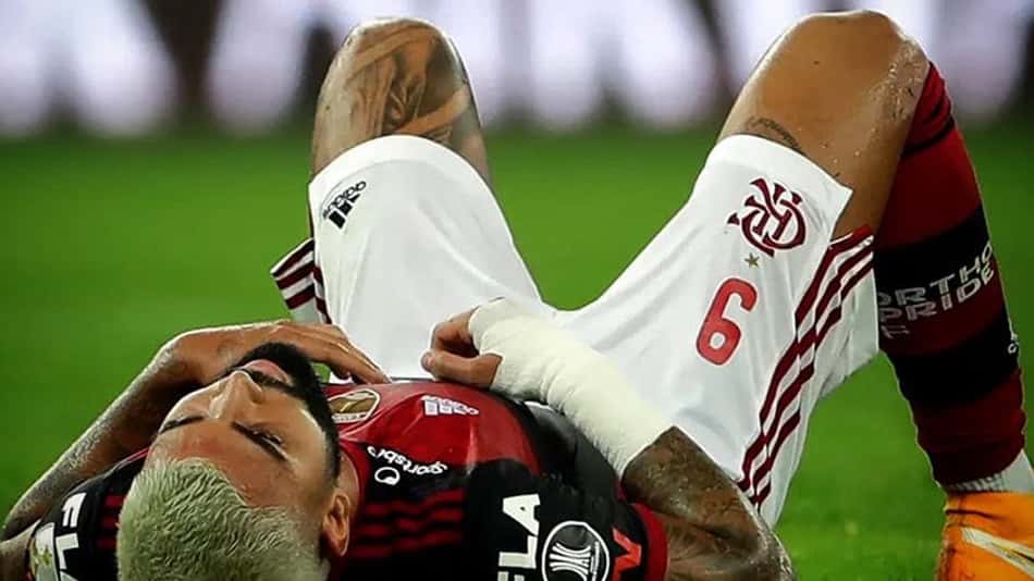 Lesionado, Gabigol faz uso de muletas e publica: 'Não vou parar por nada no mundo'