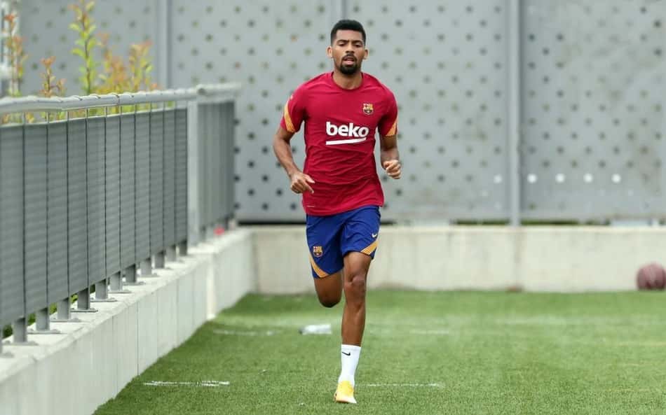 De reforço, ex-Botafogo virou um 'problema' no Barcelona