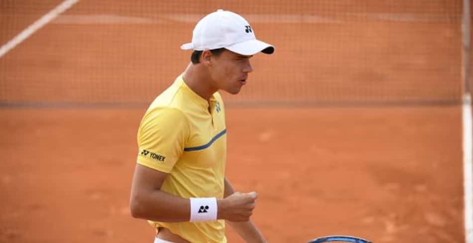 Daniel Altmaier celebra ponto em Roland Garros