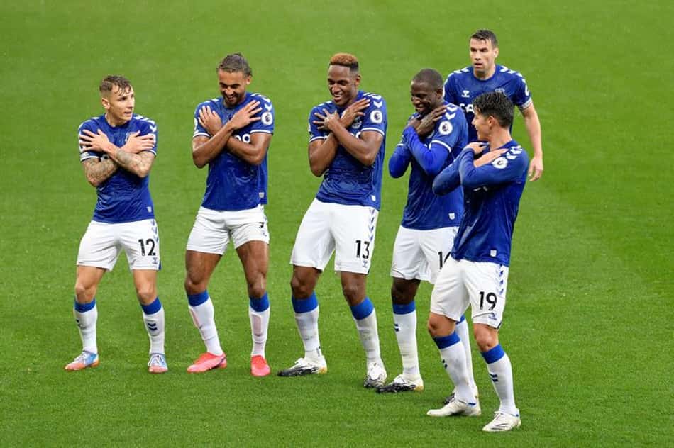Everton líder