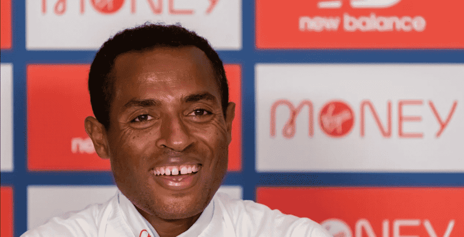 Kenisa Bekele durante entrevista emq ue anunciou que, por causa de lesão na panturrilha esquerda, não iria participar da Maratona de Londres 2020, neste domingo. (Divulgação)