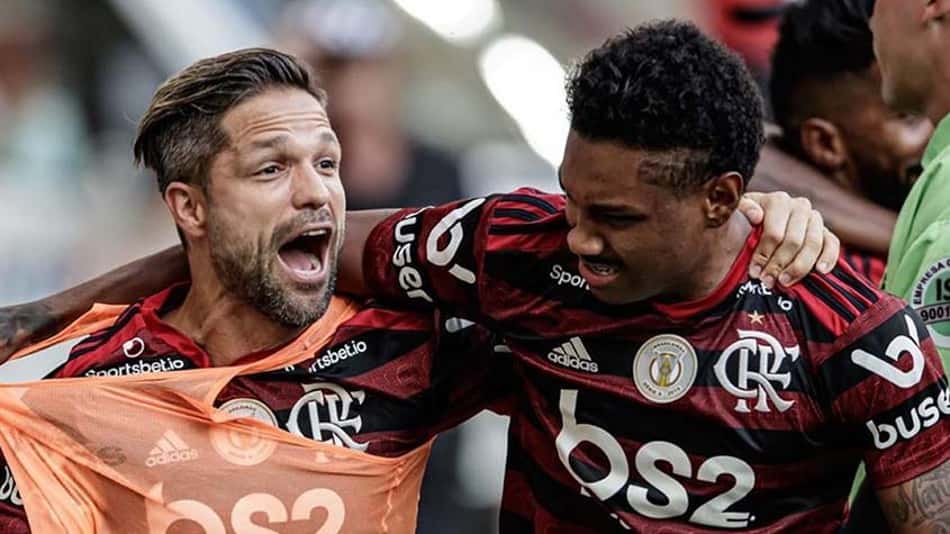 Jogadores do Flamengo curtem festa de aniversário da esposa de Everton Ribeiro