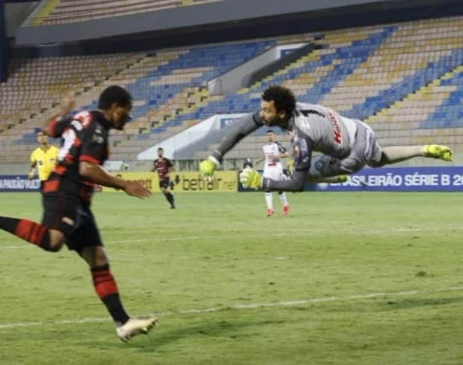 Em noite de Thiago Braga, Operário-PR derrota o Oeste