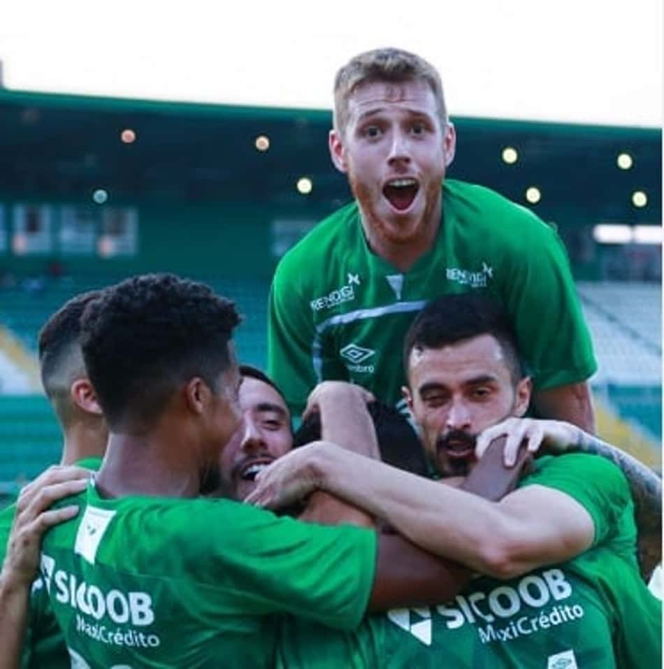 Chapecoense bate o Botafogo-SP e mantém a vice-liderança da Série B
