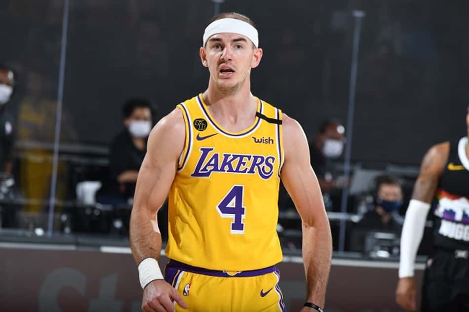 "Tentamos muito renovar com Caruso", garante GM do Lakers