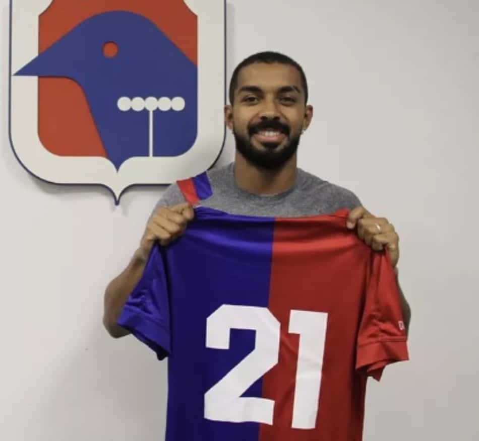 Lateral Paulo Henrique renova contrato com o Paraná