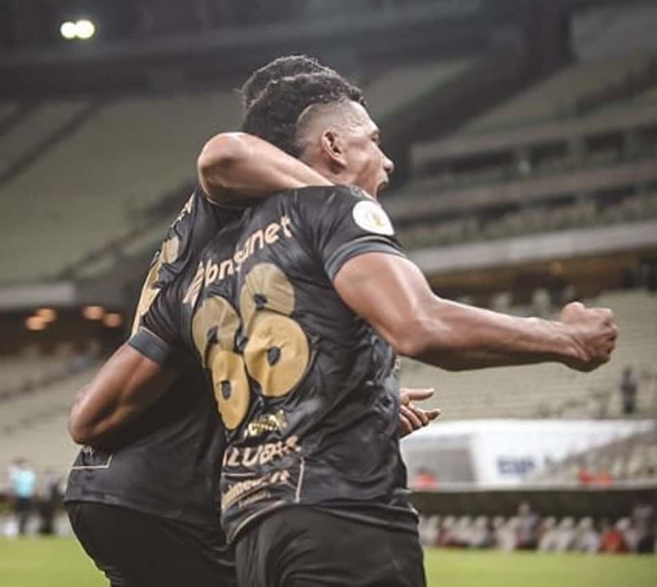 Fernando Sobral vibra com vitória do Ceará diante do Corinthians