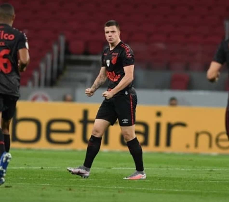 Apesar da derrota, Eduardo Barros vê Athletico no caminho certo