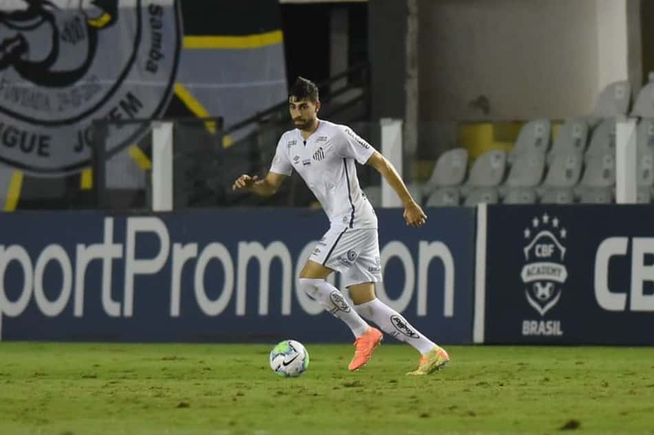 Luan Peres cumprirá suspensão e Santos terá problema contra o Fluminense