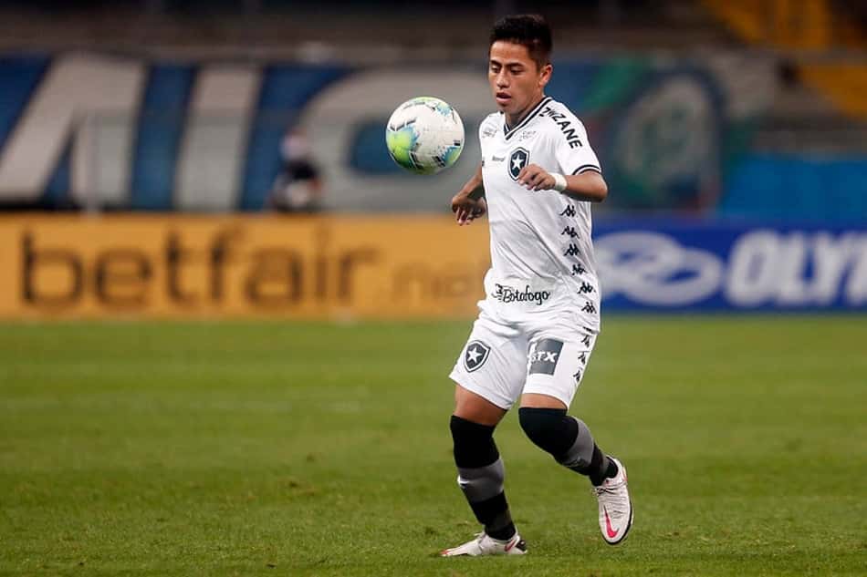 Após deixar Botafogo, atacante é oferecido para gigante sul-americano