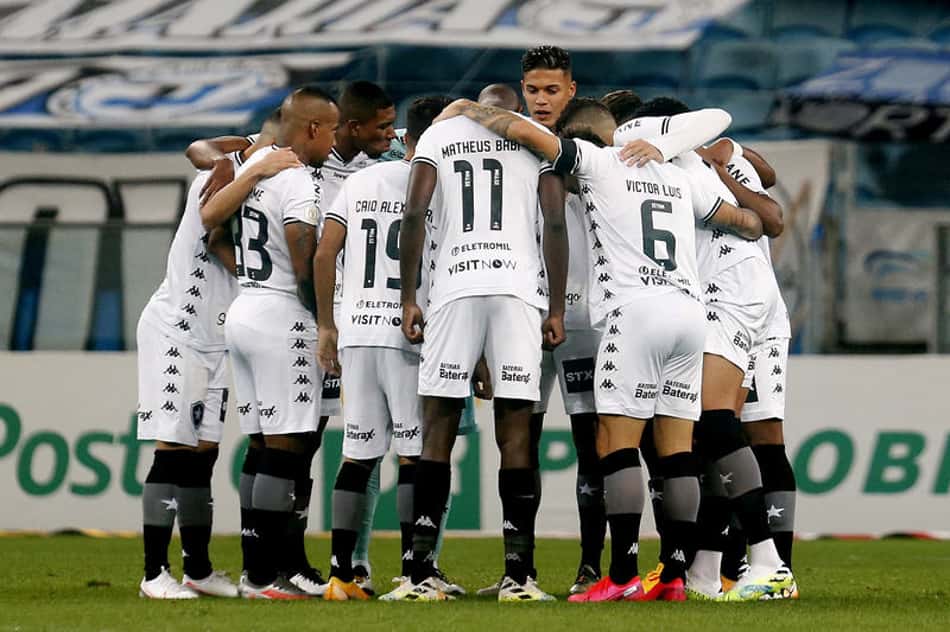 Para subir na tabela, Botafogo fechará outubro com jogos importantes no Nilton Santos